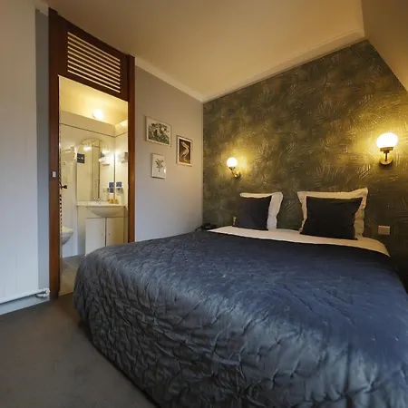 Azur Hotel 2*