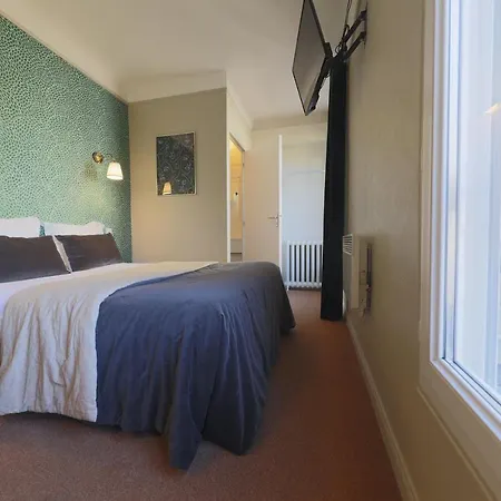 Azur Hotel 2*
