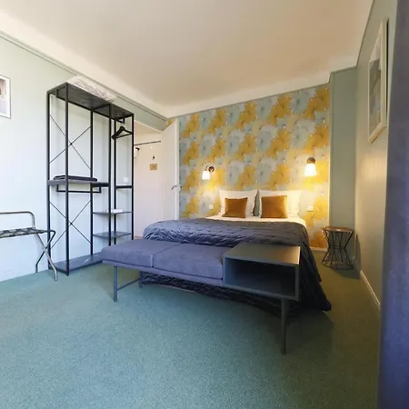 Azur Hotel 2*